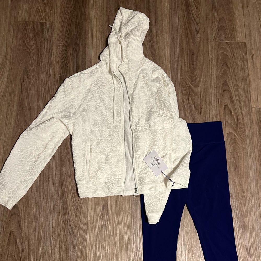 Zyia set size medium zip up. Size 6-8 Unity leggings